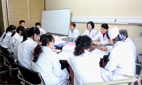 艾博尔医院妇产科针对新生儿肺炎召开病例讨论会