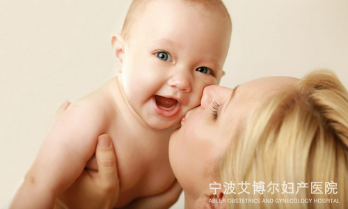 新生儿抚触